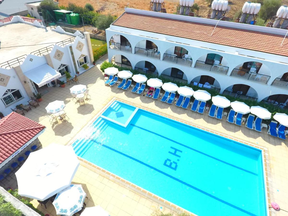Bare Hill Holiday Apartments Krini ภายนอก รูปภาพ