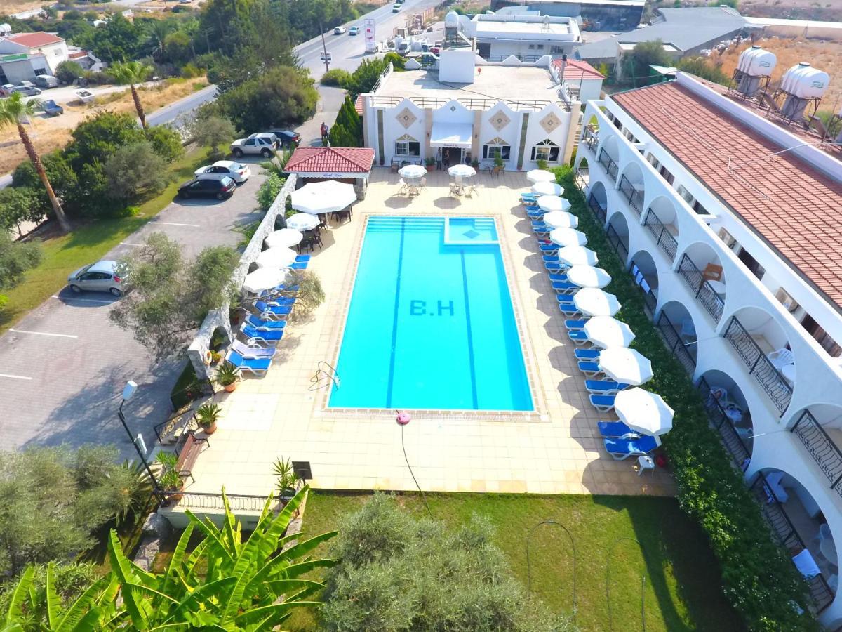 Bare Hill Holiday Apartments Krini ภายนอก รูปภาพ