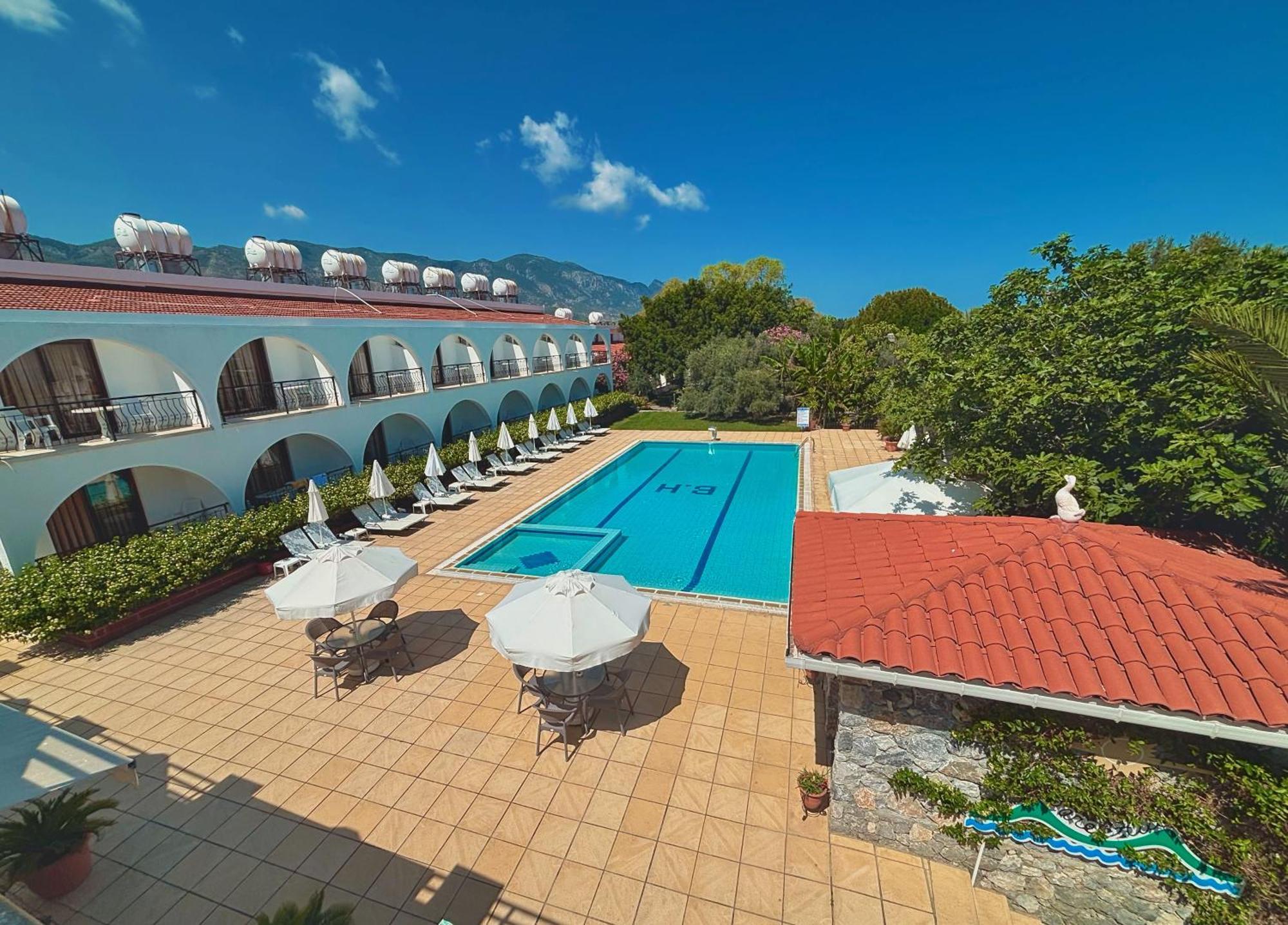 Bare Hill Holiday Apartments Krini ภายนอก รูปภาพ